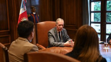 El gobernador Elías Suárez se reunió con la Cámara de Comercio e Industria para fortalecer el sector