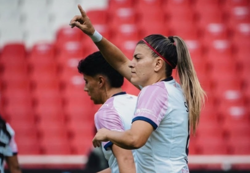 La santiagueña Belén Spenig anotó un doblete en la histórica goleada 10 a 0 de la Liga de Quito al Emelec