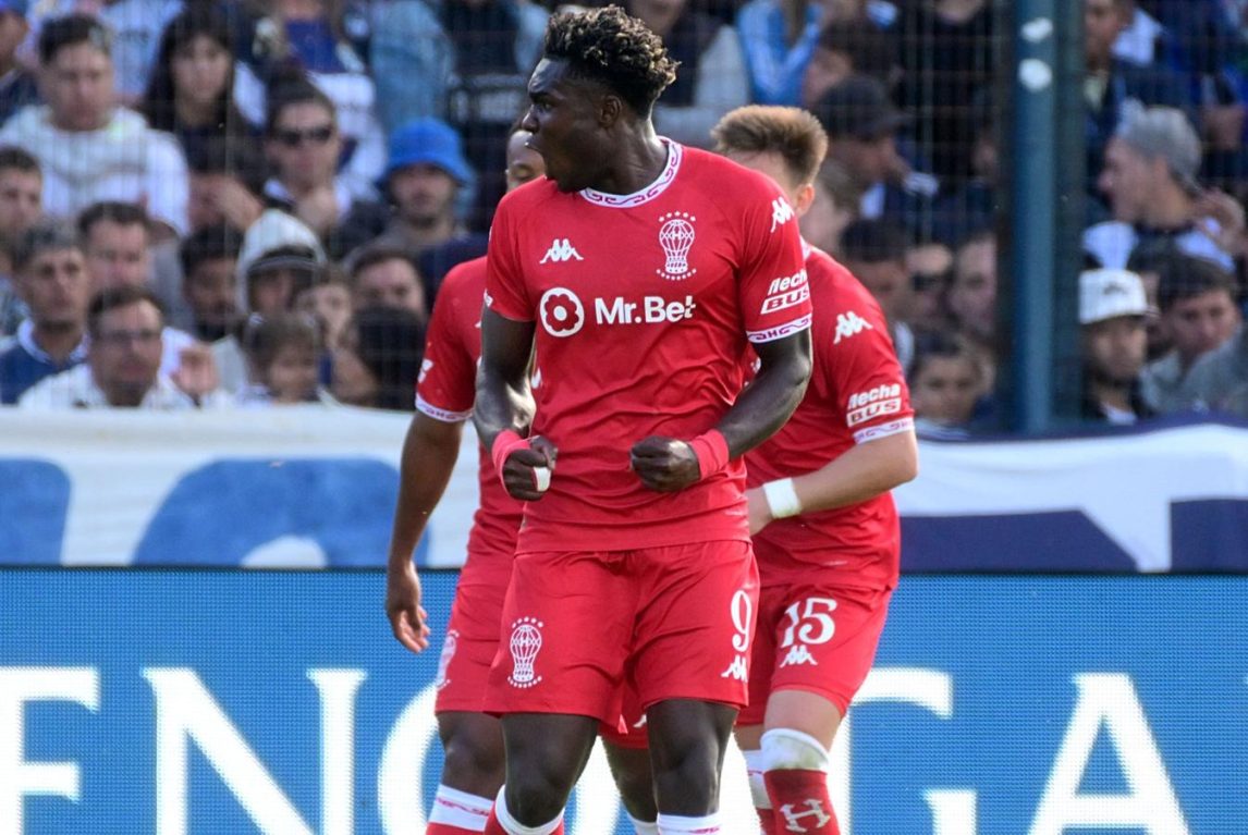 Huracán goleó a Gimnasia de La Plata en el Bosque y volvió a zona de playoffs