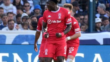 Huracán goleó a Gimnasia de La Plata en el Bosque y volvió a zona de playoffs