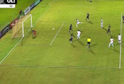 No busquen más: aquí está el gol más insólito del año
