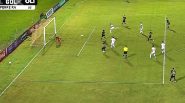 No busquen más: aquí está el gol más insólito del año