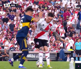 Video: el tremendo caño de Merentiel a Aníbal Moreno en el Superclásico