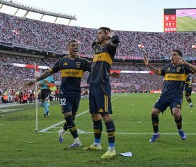 De la mano de un magistral Paredes, Boca le ganó a River el Superclásico en el Monumental