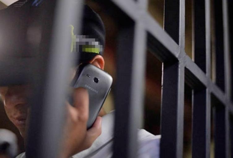 El Gobierno autoriza el bloqueo de celulares en las cárceles federales