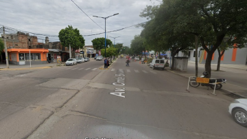 Un montículo de arena en plena Avenida Besares provocó un accidente de tránsito