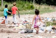 Según la UCA, más de la mitad de los niños en Argentina son pobres y crece la inseguridad alimentaria