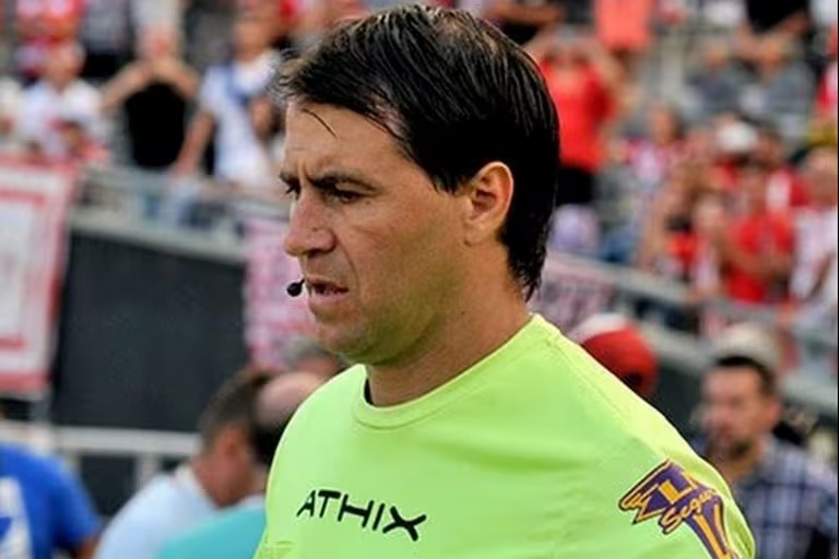 Habló Héctor Paletta, el árbitro del VAR del Superclásico: “Sigo convencido, no fue penal”