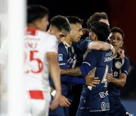 Triunfazo de Argentinos sobre Huracán que festejó hasta Racing