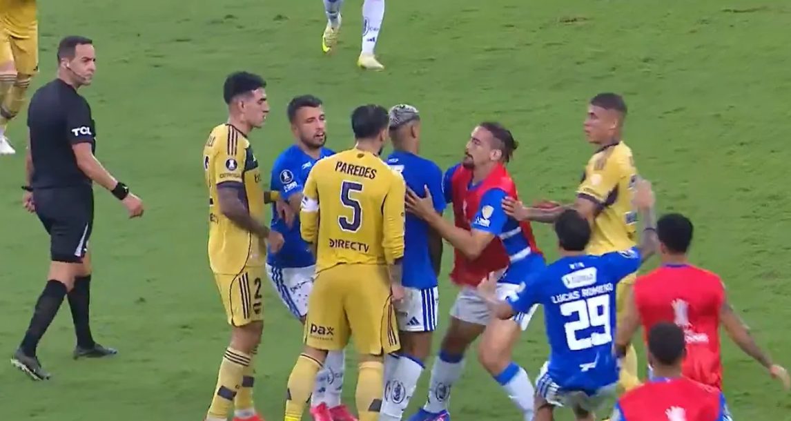 Video: empujones, cargadas y forcejeos, así terminó el partido entre Cruzeiro y Boca