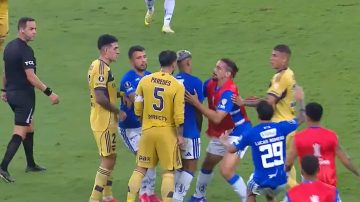 Video: empujones, cargadas y forcejeos, así terminó el partido entre Cruzeiro y Boca