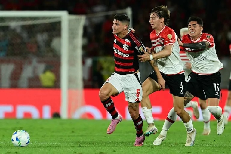Estudiantes enfrenta a Flamengo en La Plata en un duelo picante por la Libertadores