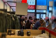 Remeras desde $5.000, jeans desde $7.500 y café gratis durante el “garaje sale” de Le Parc Men