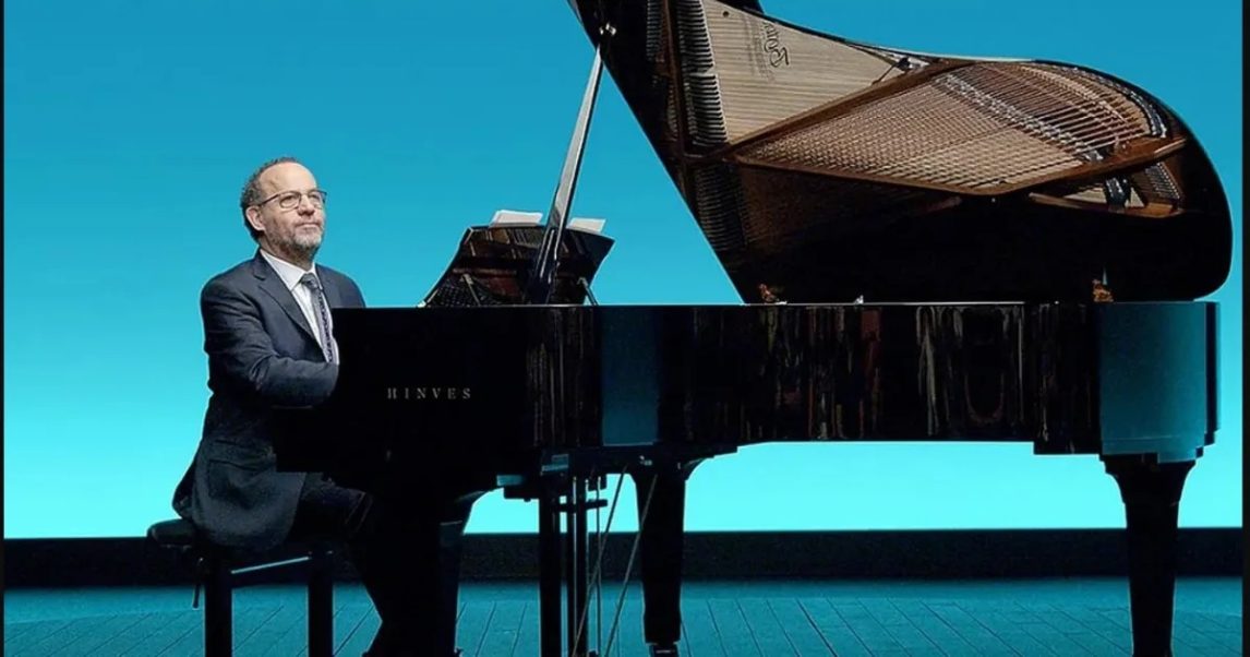 Sergio Feferovich adelantó su show en el Paraninfo: “Cada función es diferente, la gente participa y canta mucho”