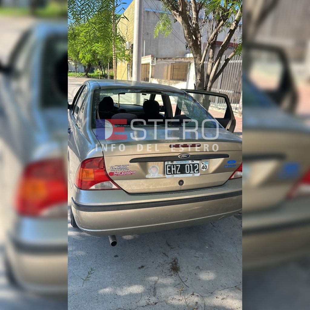 Le destrozaron el parabrisas trasero cuando llevaba a su hermana menor a la escuela