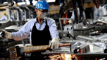Fuerte golpe al empleo industrial: ya se perdieron casi 80 mil puestos desde la asunción de Milei