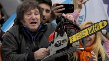 La imagen de Milei sigue en caída y fue superado por otro integrante del Gobierno