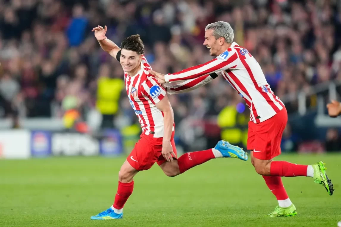 Atlético de Madrid golpeó en Barcelona y sacó ventaja en la serie