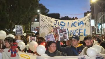 Multitudinaria marcha en pedido de justicia tras la muerte del pequeño Ángel López