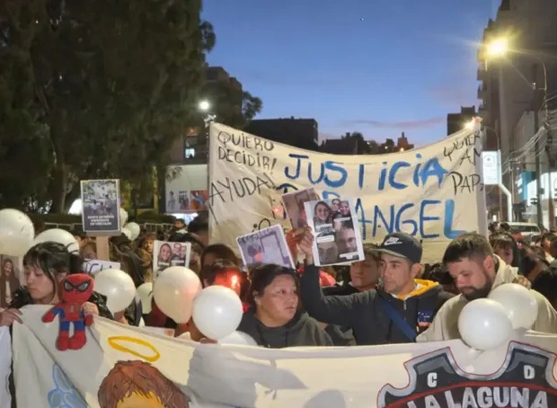 Multitudinaria marcha en pedido de justicia tras la muerte del pequeño Ángel López