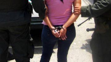 Madre amenazó a su ex con golpear contra la pared y matar a su beba de 10 meses