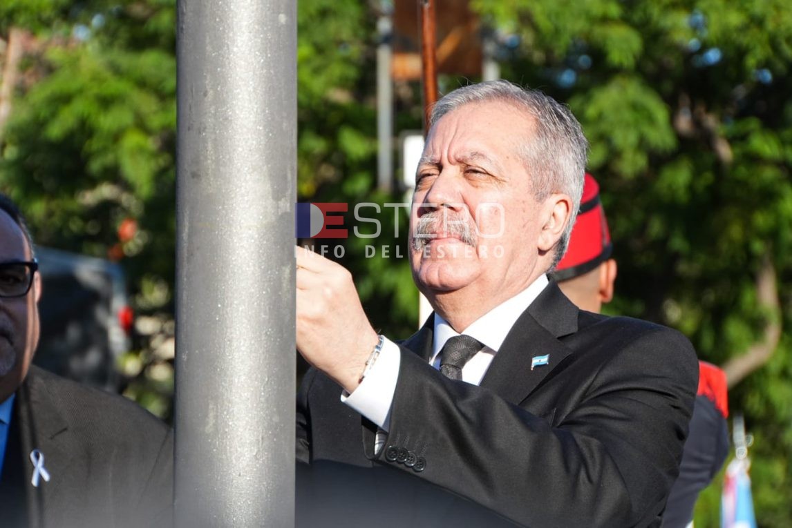 El gobernador Elías Suárez encabeza el acto por el Día del Veterano y de los Caídos en la Guerra de Malvinas