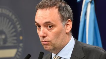 Manuel Adorni y la sombra de los antecedentes familiares: patrimonio, viajes y el pasado de su madre en la función pública