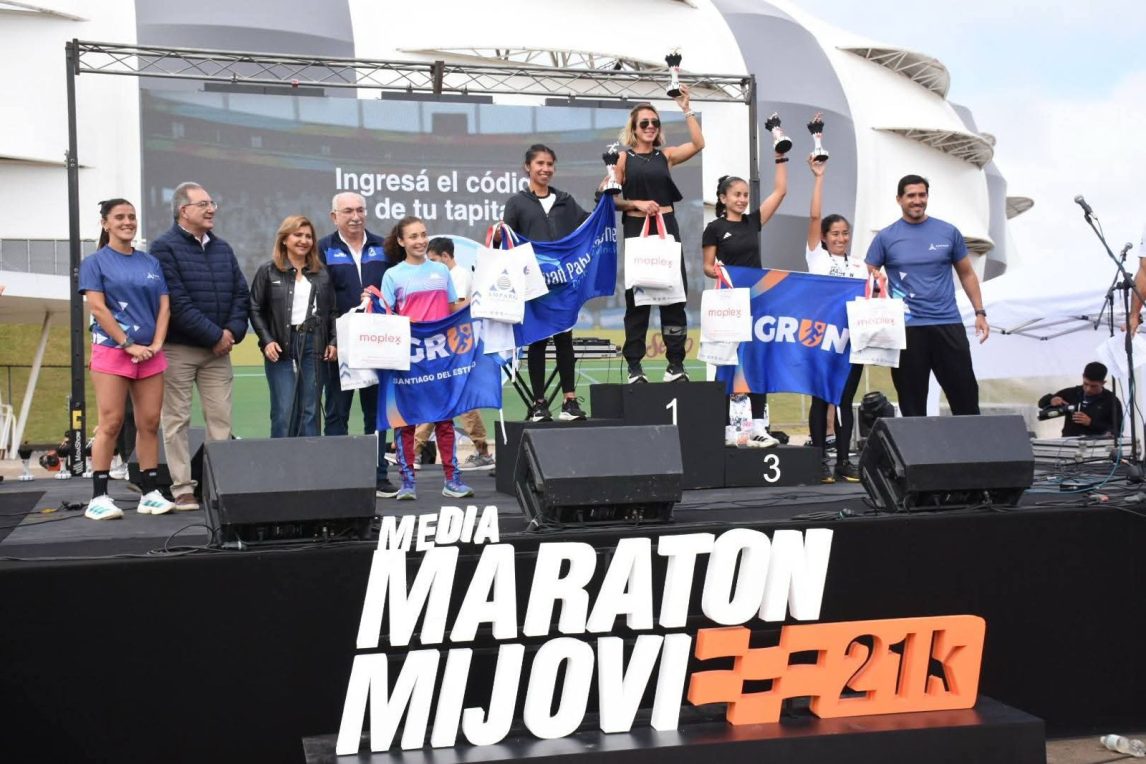 La maratón MiJoVi 2026 tuvo un excelente marco de atletas frente al estadio Madre de Ciudades