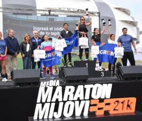 La maratón MiJoVi 2026 tuvo un excelente marco de atletas frente al estadio Madre de Ciudades