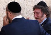 Javier Milei llegó a Israel y lloró en el Muro de los Lamentos