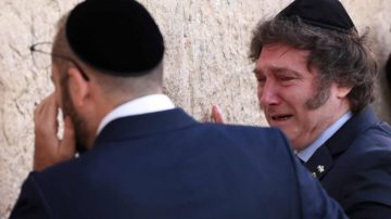 Javier Milei llegó a Israel y lloró en el Muro de los Lamentos