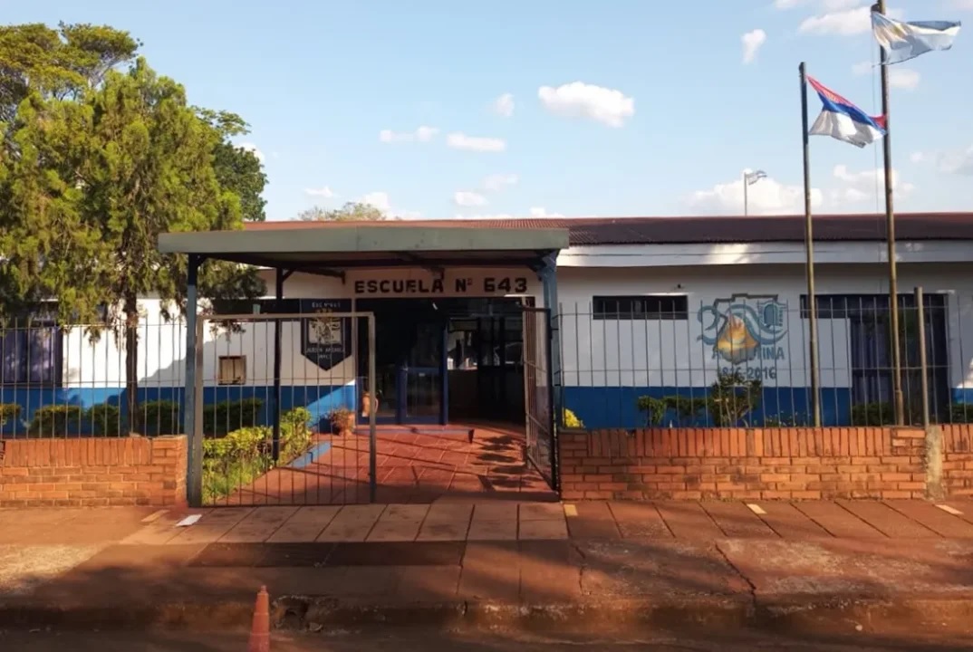 Docente fue denunciado por tres alumnas por “conductas indebidas” dentro del aula