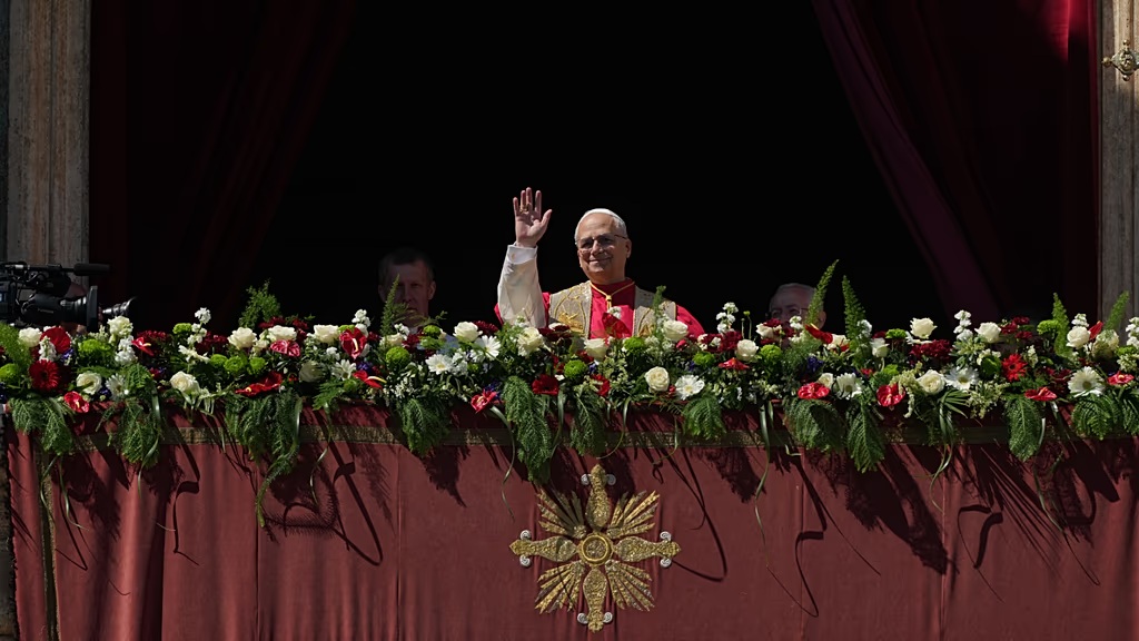 En su primera Pascua como Papa, León XIV criticó la “idolatría del lucro”