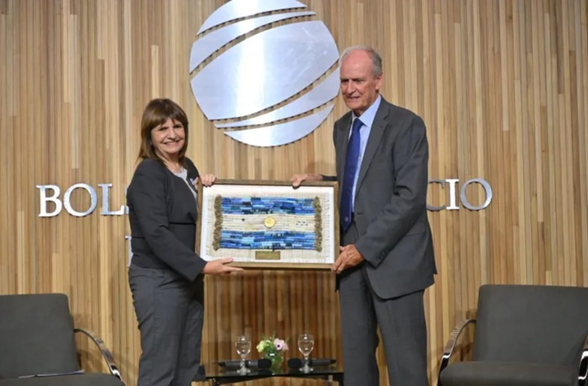 Patricia Bullrich se “despegó” de Adorni: “Quizás no tiene el cuero tan duro”