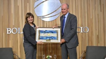 Patricia Bullrich se “despegó” de Adorni: “Quizás no tiene el cuero tan duro”