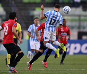 Racing empató con Caracas y quedó relegado en su grupo