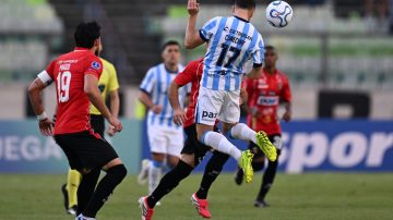 Racing empató con Caracas y quedó relegado en su grupo