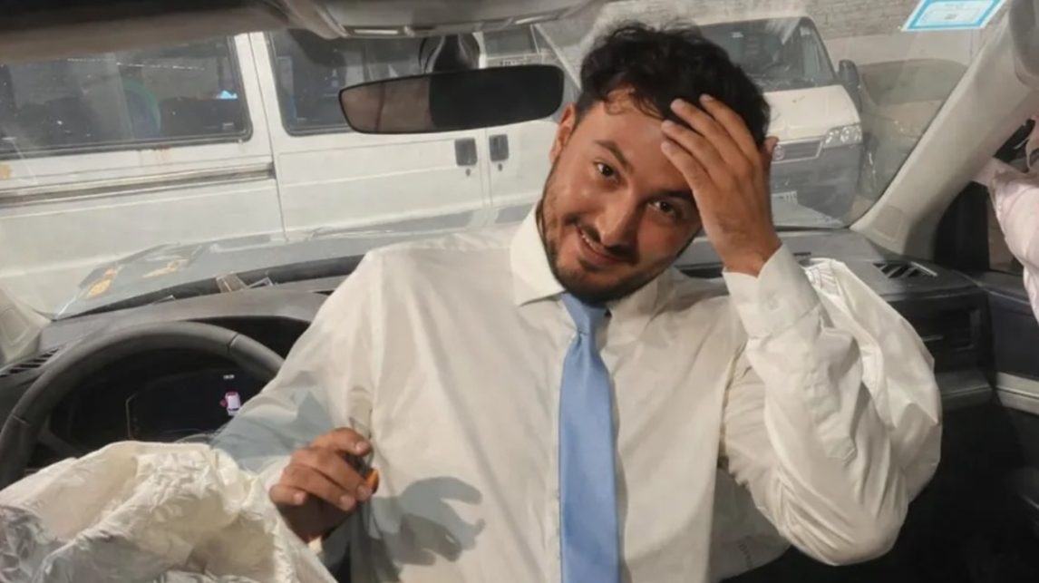 Acusan al diputado libertario Agustín Romo de chocar un vehículo oficial y recibir ayuda para ocultar el hecho