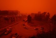 Tormenta extrema y polvo del Sahara golpean Grecia y dejan un muerto y serios daños