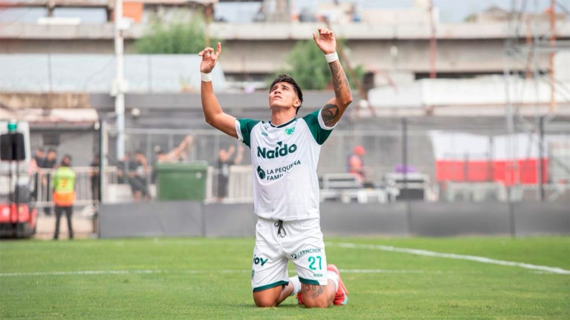 Sarmiento volvió a ganar fuera de casa y se impuso ante Barracas