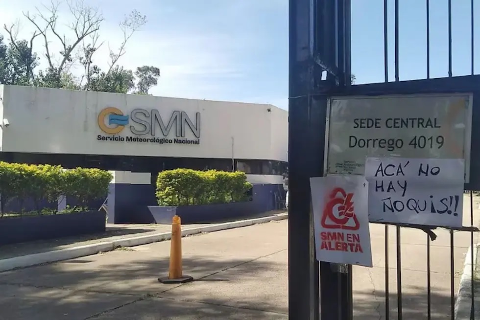 Paro en el Servicio Meteorológico Nacional por posible ola de despidos: denuncian 240 cesantías inminentes