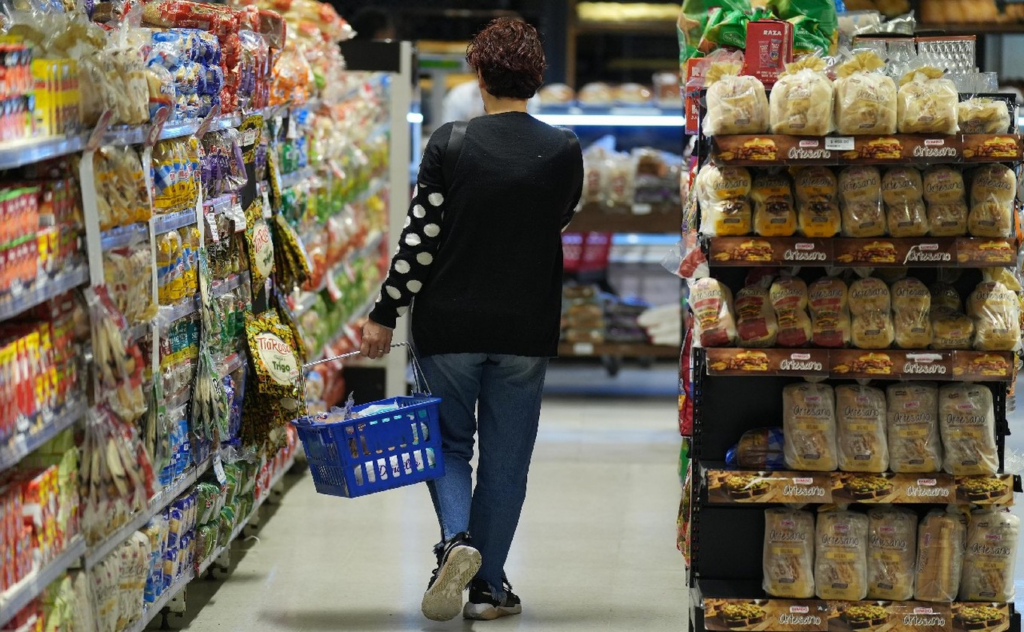 Las ventas en supermercados siguen en picada y los shoppings profundizan su baja
