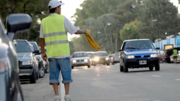 Un trapito amenazó con un cuchillo a un comerciante que se negó a pagarle