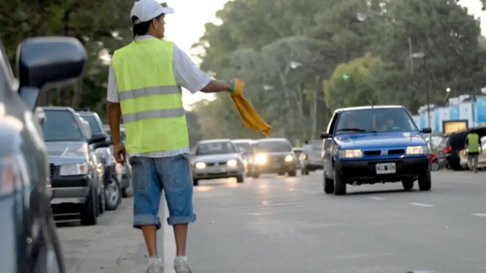 Un trapito amenazó con un cuchillo a un comerciante que se negó a pagarle