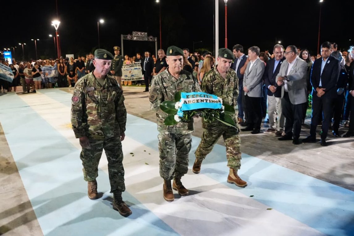 Vigilia emotiva en el Monumento a los Veteranos y Caídos en Malvinas