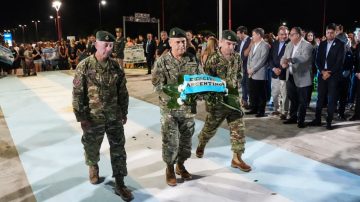 Vigilia emotiva en el Monumento a los Veteranos y Caídos en Malvinas