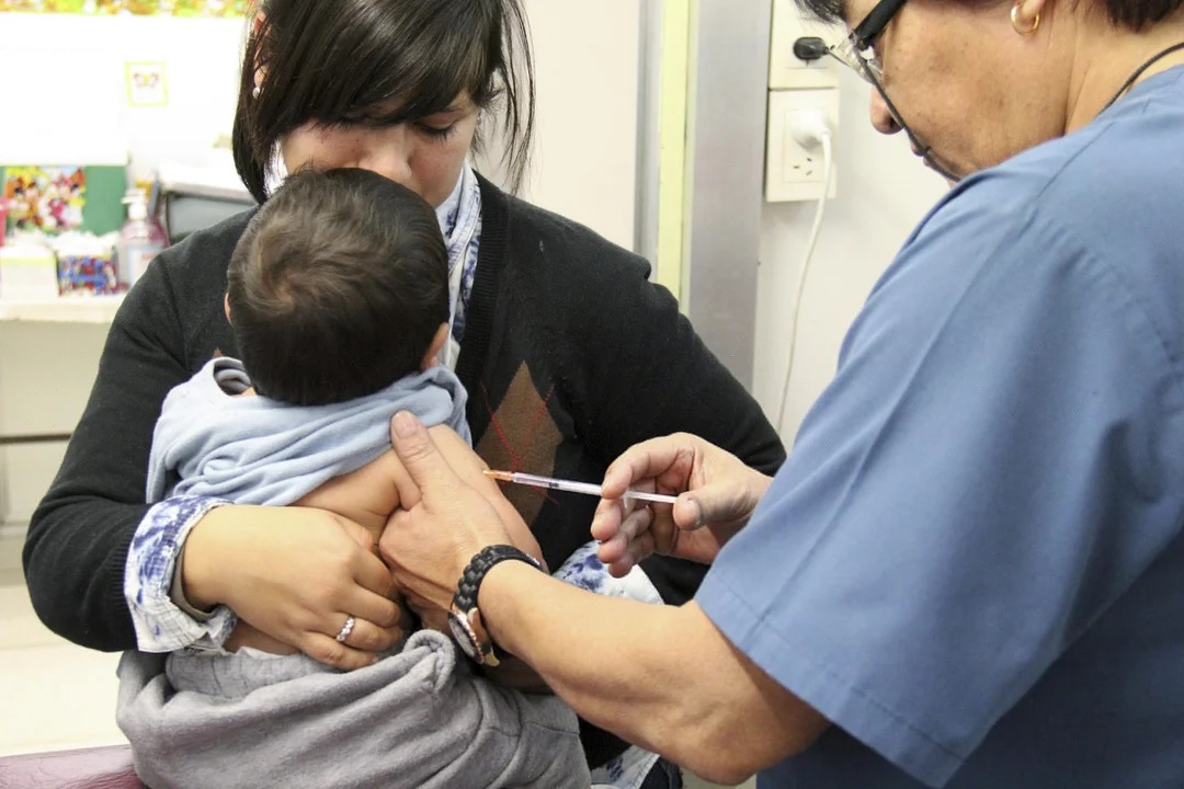 Alertan por la caída en la vacunación de niños y adolescentes