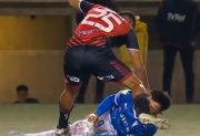 El goleador de Universidad Católica sufrió un fuerte traumatismo y quedó en duda ante Boca