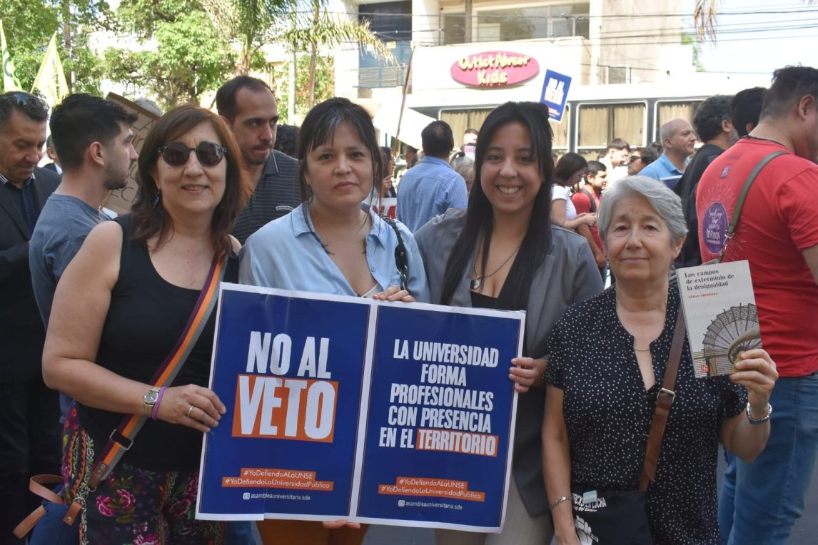 Estudiantes, docentes y trabajadores marchan en defensa de la universidad pública