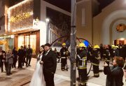 Bomberos Voluntarios de Las Termas le hicieron una emotiva guardia de honor al compañero que se casó